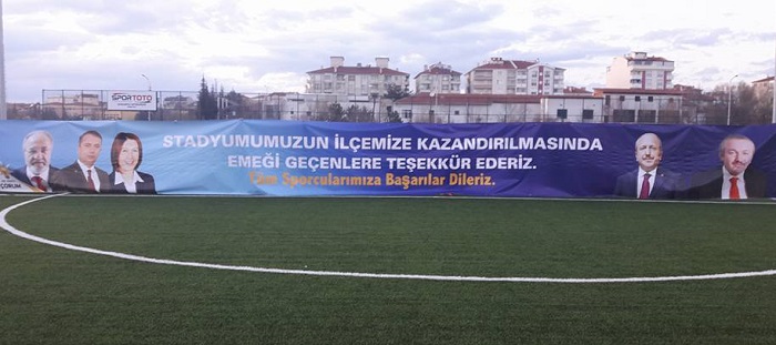 AK GENÇLERDEN PANKARTLI TEŞEKKÜR