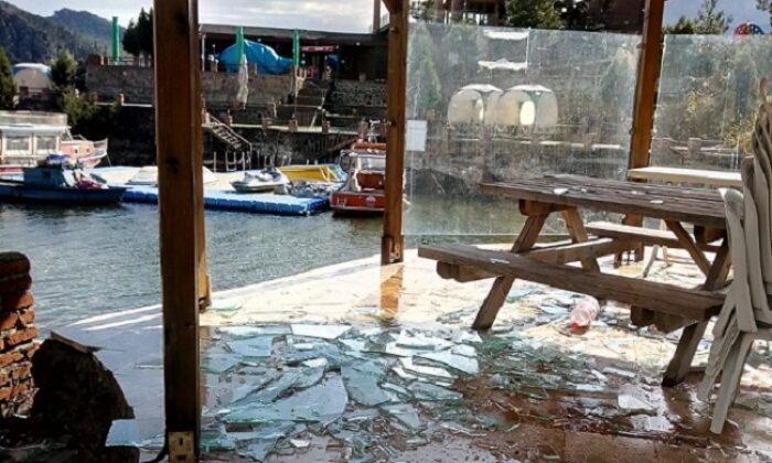 OĞUZLAR’DA FIRTINA TESİSİ VURDU