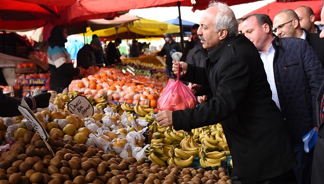 BAŞKAN GÜL PAZAR ALIŞVERİŞİNDE