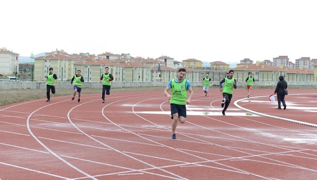 ATLETİZM YARIŞLARI NEFESLERİ KESTİ