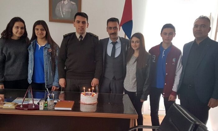 KOMUTANA SÜRPRİZ DOĞUM GÜNÜ