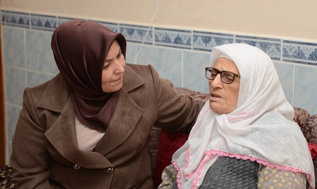 HALİME GÜL YAŞLILARI ZİYARET ETTİ