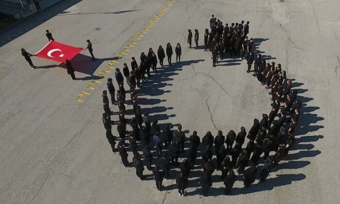 ÖĞRENCİLERDEN MUHTEŞEM KAREOGRAFİ