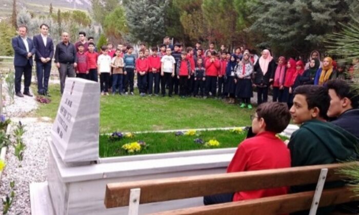 ÖĞRENCİLERDEN ŞEHİTLERE HEM VEFA HEM DUA