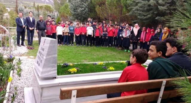 ÖĞRENCİLERDEN ŞEHİTLERE HEM VEFA HEM DUA