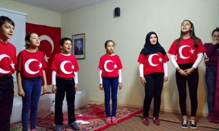 YEŞİLKÖY’DE DUYGULU ÇANAKKALE PROGRAMI