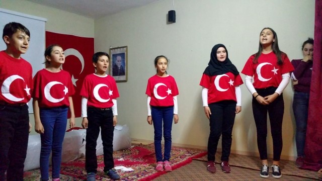 YEŞİLKÖY’DE DUYGULU ÇANAKKALE PROGRAMI