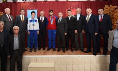 BAŞARILI SPORCULARI ÖDÜLLENDİRDİLER