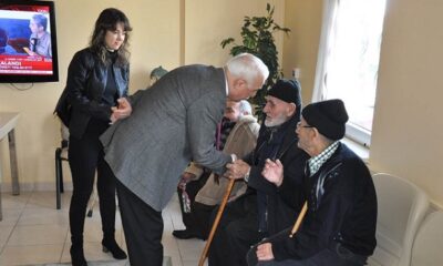 YAŞLILARIN GÖNÜLLERİNİ ALDILAR