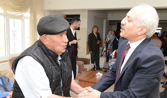 YAŞLILARIN EN MUTLU GÜNÜ
