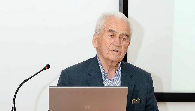 TECRÜBELERİNİ ÖĞRENCİLERE AKTARDI