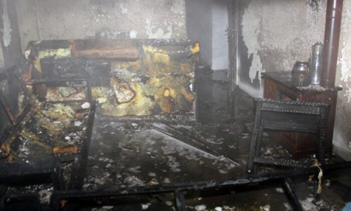 SOBADAN SIÇRAYAN ATEŞ EVİ YAKTI