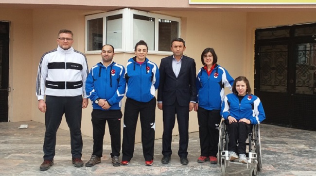 MİLLİ SPORCULARDAN SÜRPRİZ ZİYARET