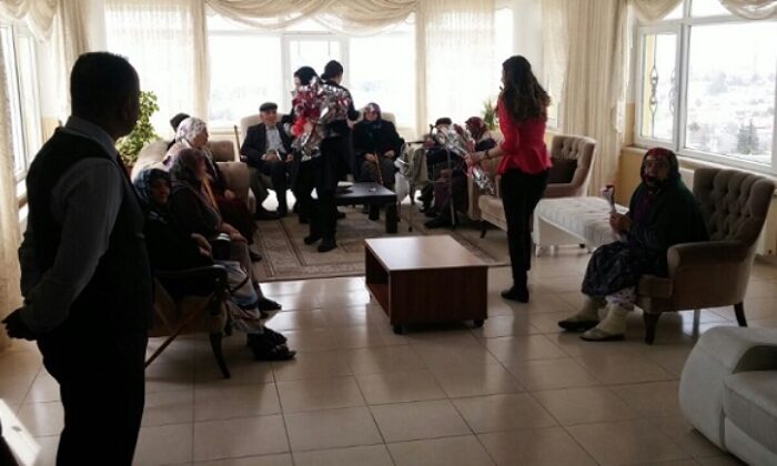 ÖZEL HASTANEDEN HUZUREVİNE ZİYARET