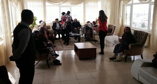 ÖZEL HASTANEDEN HUZUREVİNE ZİYARET