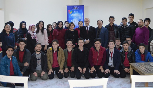 MEDYA AKADEMİSİNDE GENÇLERLE BERABER