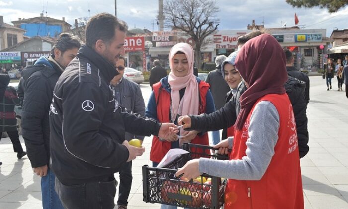 GENÇLERDEN ANLAMLI YEŞİLAY ETKİNLİĞİ