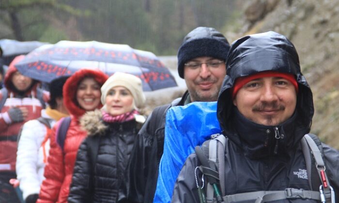 YAĞMUR ALTINDA DOĞA YÜRÜYÜŞÜ