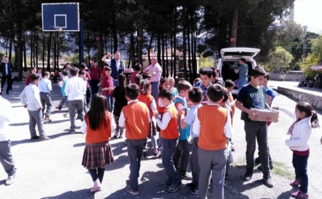 ÇOCUK OYUNLARI ŞENLİKLERİNDE EĞLENDİLER
