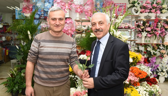 BAŞKAN GÜL’E GÜLLÜ KARŞILAMA