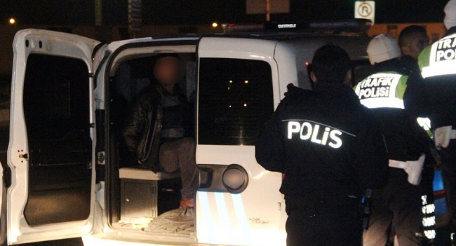 ALKOLLÜ SÜRÜCÜ POLİSTEN KAÇAMADI