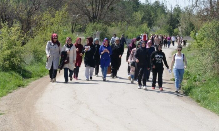 KURSİYERLER DOĞA YÜRÜYÜŞÜ DÜZENLEDİ