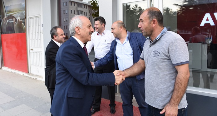 BAŞKAN ESNAFI ZİYARET ETTİ