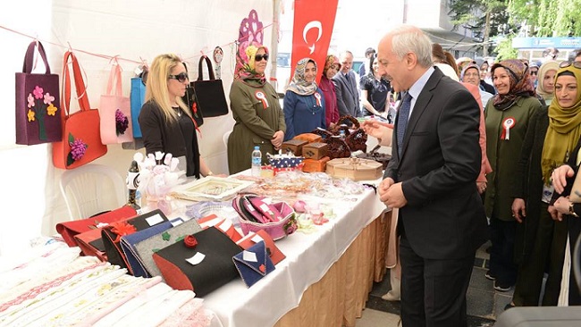 POLİS EŞLERİ KERMES DÜZENLEDİ