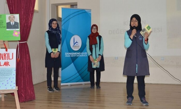 ÖĞRENCİLERDEN KİTAP MÜZAKERESİ