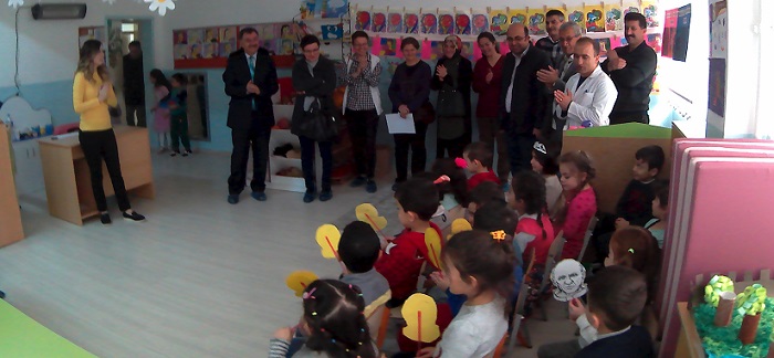 MİNİKLERDEN KÜBİK RESSAMLAR SERGİSİ