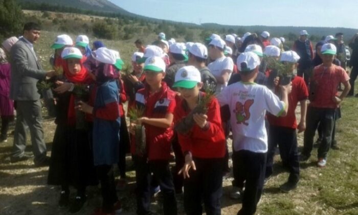 İMAM HATİPLİ ÖĞRENCİLER FİDAN DİKTİ