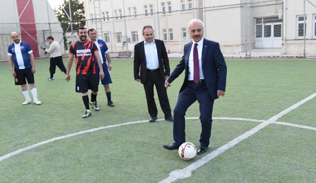 BAŞLAMA VURUŞUNU GÜL YAPTI