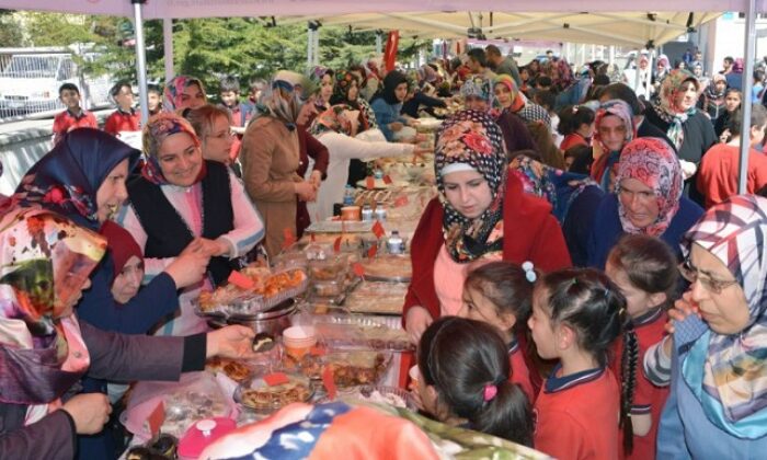 MEHMETÇİĞE VEFA KERMESİ DÜZENLEDİLER