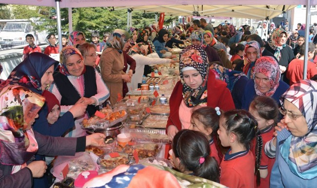 MEHMETÇİĞE VEFA KERMESİ DÜZENLEDİLER