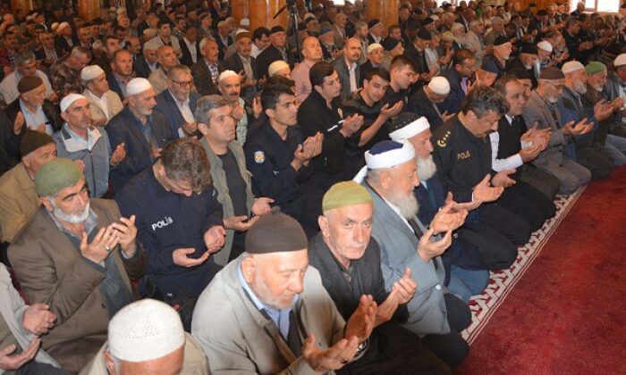 ŞEHİT POLİSLER İÇİN MEVLİT OKUTULDU