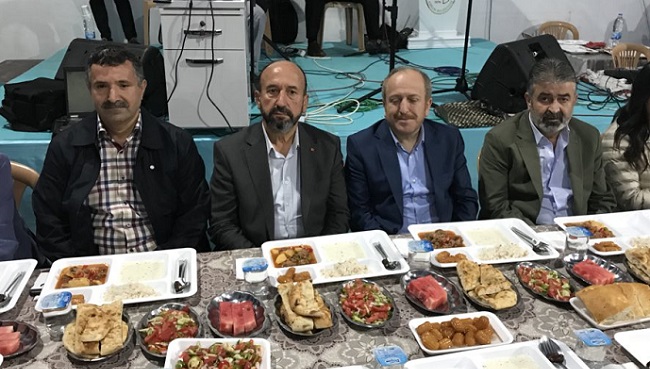 ORUÇLARINI İFTAR ÇADIRINDA AÇTILAR