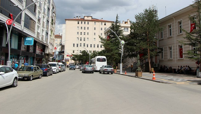 AKŞAMLARI CADDE TRAFİĞE KAPATILACAK