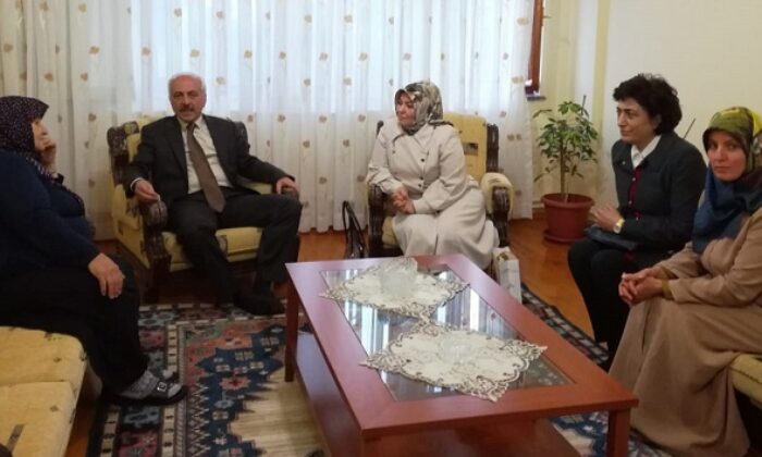 ŞEHİT ANNESİNİ ZİYARET ETTİLER