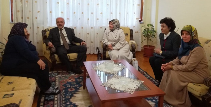 ŞEHİT ANNESİNİ ZİYARET ETTİLER