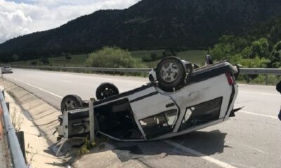 BARİYERLERE ÇARPIP TAKLA ATTI