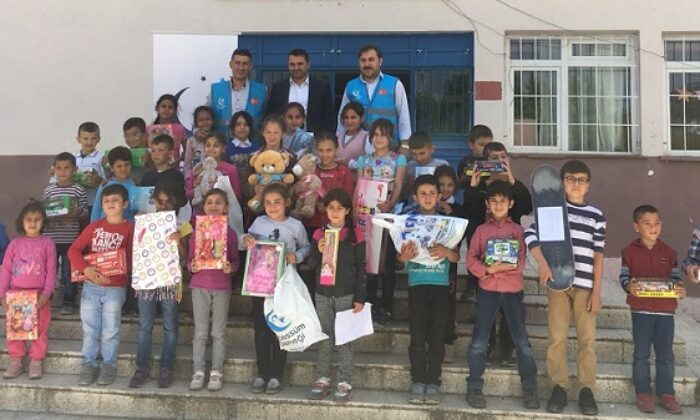 ONLARIN BİR TEBESSÜMÜ YETER