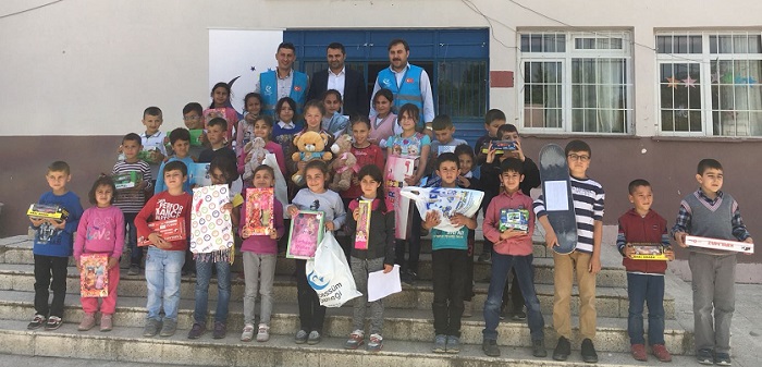 ONLARIN BİR TEBESSÜMÜ YETER