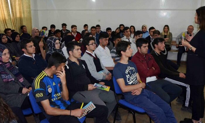 HİTİT ÜNİVERSİTESİ LİSELERDE TANITILDI