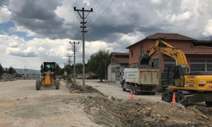 BELEDİYEDEN YOL GENİŞLETME ÇALIŞMASI