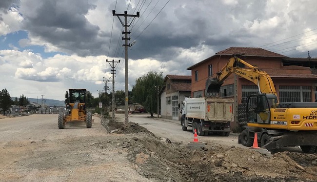 BELEDİYEDEN YOL GENİŞLETME ÇALIŞMASI