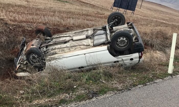 OTOMOBİL ŞARAMPOLE DEVRİLDİ: 1 YARALI