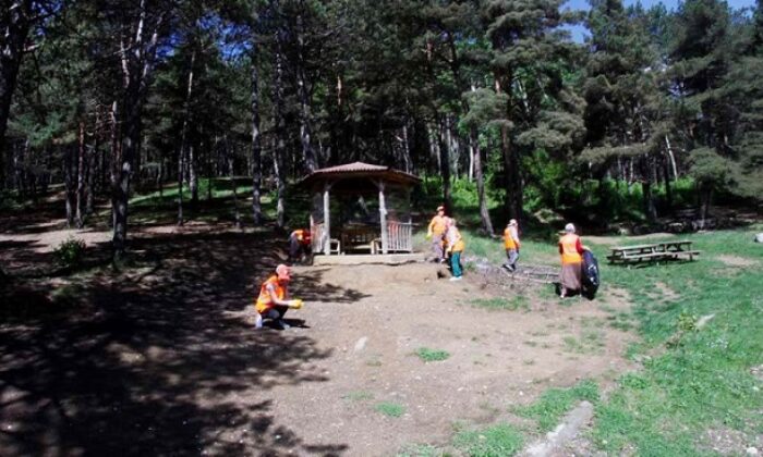 KIRSAL ALANDA TEMİZLİK SÜRÜYOR