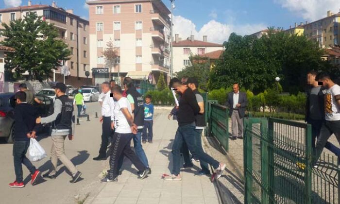UYUSTURUCU OPERASYONU: 4 TUTUKLAMA