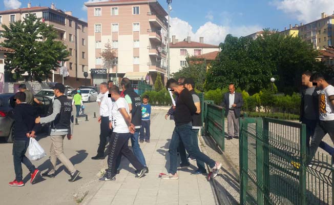 UYUSTURUCU OPERASYONU: 4 TUTUKLAMA
