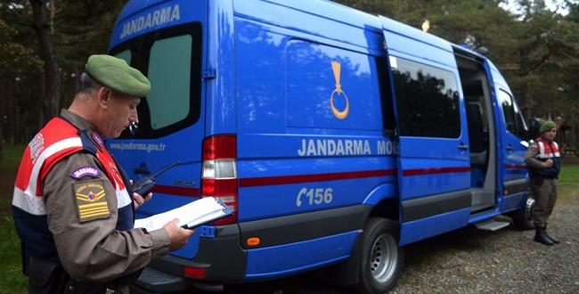 JANDARMA KAZI YAPARKEN YAKALADI!